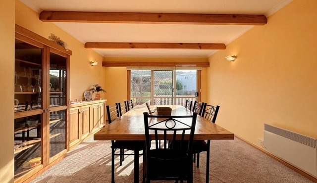 Tranquil Sunlit Retreat close to CBD and Airport in Howrah