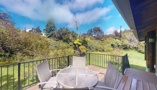 Tranquil Volcano Acres with Fireplace & Lanai in Volcano
