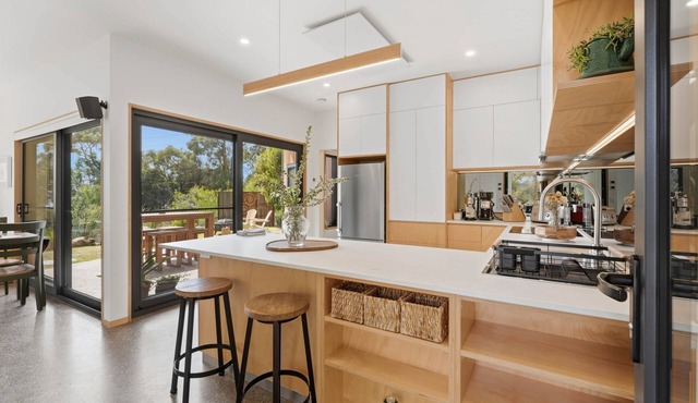 Tranquility Base - 1 Bedroom Unit - Beachside in Coningham