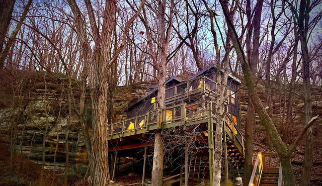 Treehouse 3 - Treehouses at Starved Rock in Ottawa