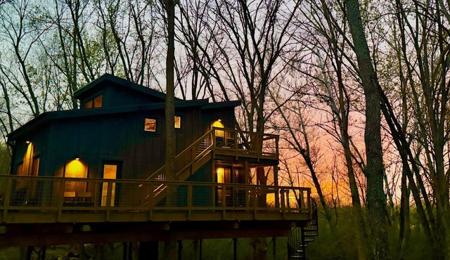 Treehouse 4 - Treehouses at Starved Rock in Ottawa