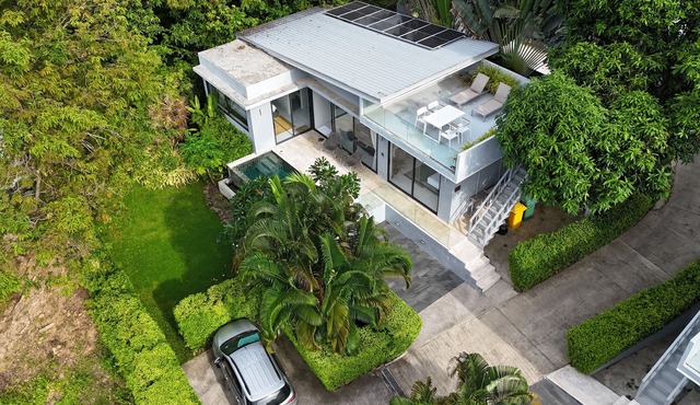 Tropical 2BR villa in Bo Phut with private pool, garden, and full kitchen—perfect island escape. in Amphoe Ko Samui