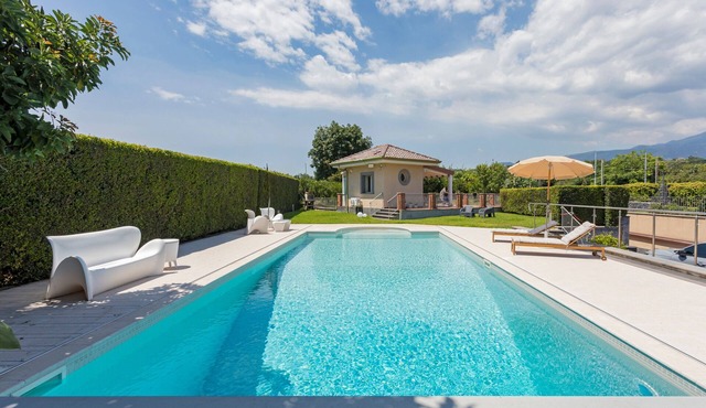 Tropical House Vacation Home: Oasis with Private Pool at the Foot of Mount Etna in Carruba di Riposto