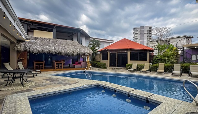 Tropical Paradise 20 Room Private Resort - Close to Cocal Casino