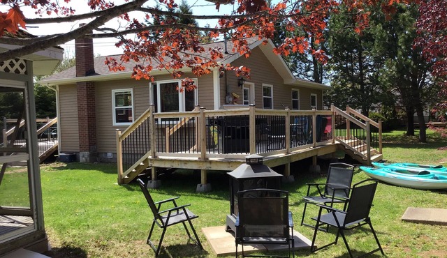 TWO STREETS FROM BEAUJOLI BEACH - GRAND BARACHOIS - AC- WIFI-SLEEPS SIX in Grand-Barachois