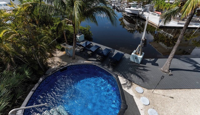 Ultimate Experience W/Services, Fishing & Pool! in Key Largo