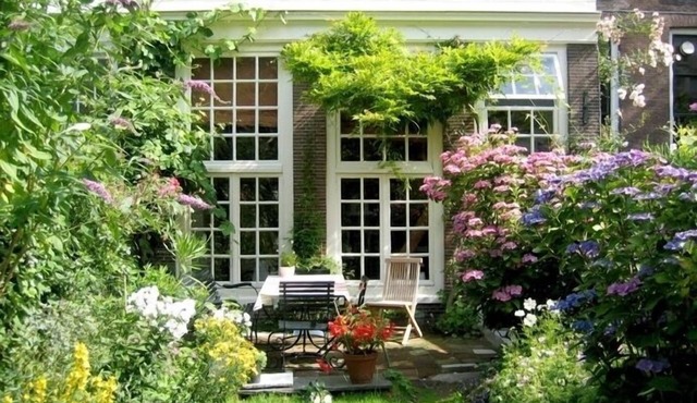 Unesco World Heritage Area a 17th Century Studio located in an inner garden. in Amsterdam