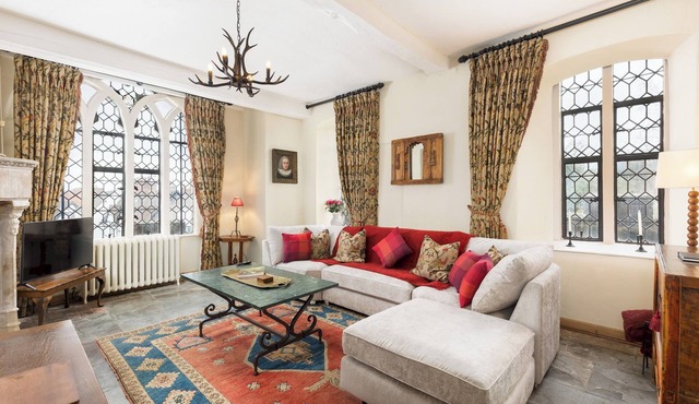 Unique Castle Stay, The East Gate Tower, Warwick - Pass the Keys in Warwick