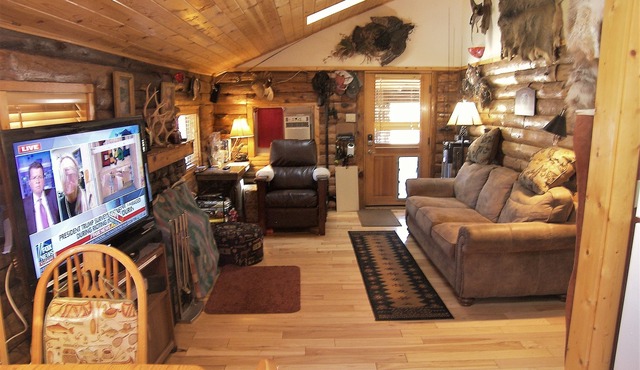 Updated Cabin. Fly fishing on the Gold Medal South Platte by Decker's Co. WiFi in Sedalia