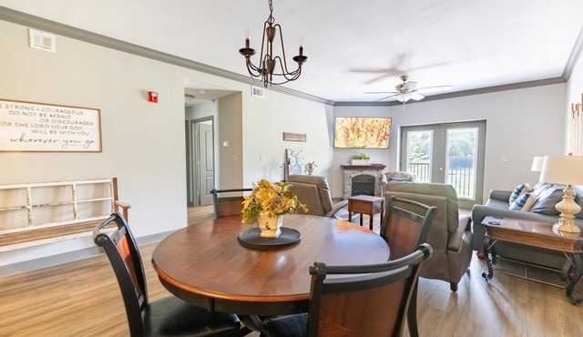 Updated Clean Spacious 3BR/2BA Condo right off the parkway! Pools/WiFi/Grills in Pigeon Forge
