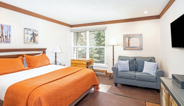 Updated Hotel Room With Kitchenette at the Mountainside Inn in Telluride