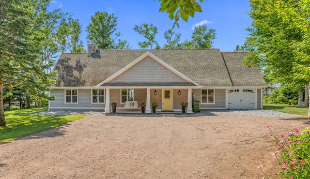 Upscale Cavendish Waterfront Home with Stunning Bay Views and Modern Comfort in North Rustico