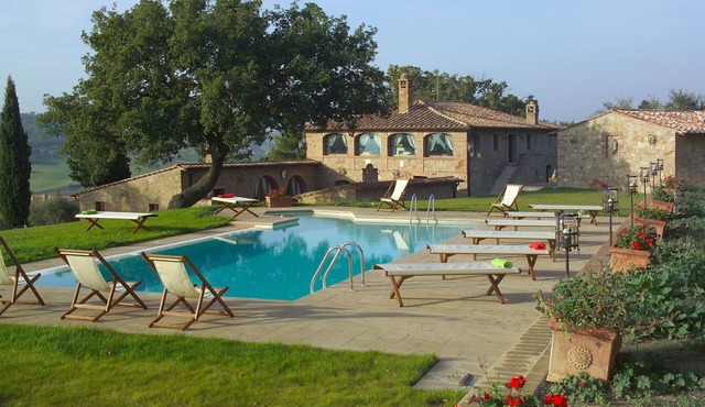 Villa for 14 People with private pool in Monticchiello