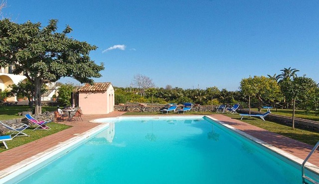 Villa Praiola - Exclusive seafacing mansion with pool and Jacuzzi in San Leonardello