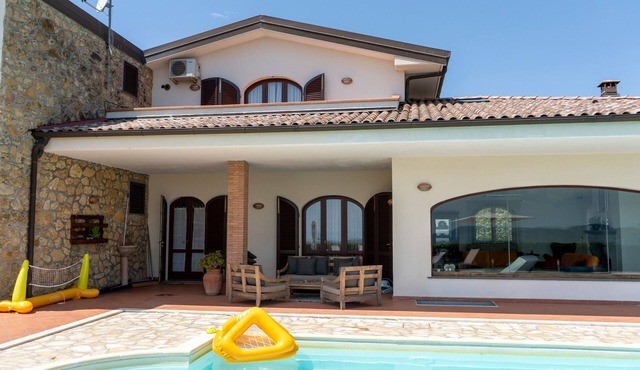 Villa with Private Pool, Wi-Fi and Air Conditioning in Livorno