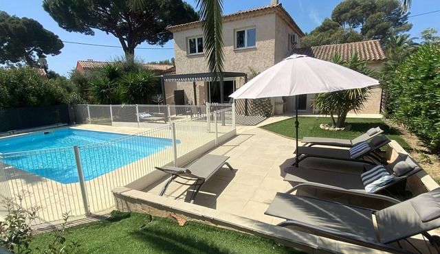 VILLA WITH SECURE POOL, WALKING DISTANCE TO THE BEACH in Sainte-Maxime