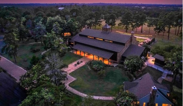 Vineyard Estate with 3 Luxurious Cottages, Pond w/Dock, Trail, Games & More