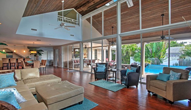 Walk to Beach! Poolside Oasis in Pompano in Pompano Beach