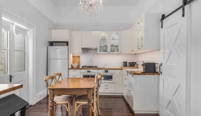 Warm, Inviting & Luxurious The Barn in Sandy Bay