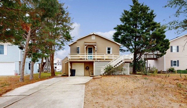 Waterfront 3BR with pool, hot tub, tennis, & patio in Kill Devil Hills