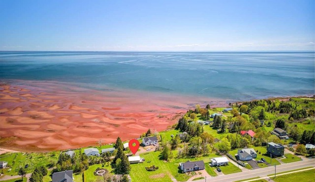 Waterfront Cottage with Beach Access & Views! in Stratford