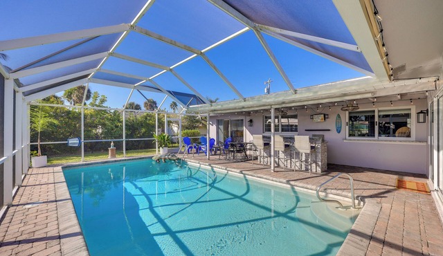 Waterfront Home w/Boat Dock & Bar in N Fort Myers in North Fort Myers