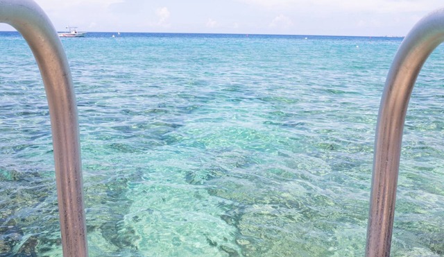 Waterfront with gorgeous views and direct access to the sea and George Town!