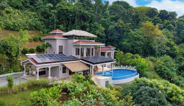Whale Watchers Villa With Stunning Ocean View in Puntarenas Province