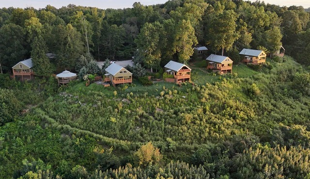 Wildflower Cabin – Hot Tub & Mountain Views in Bryant