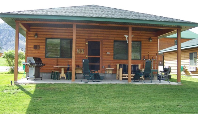 Yellowstone Riverfront Cabin, Sleeps 9, $171-$325/nt, 300 yards to Yellowstone