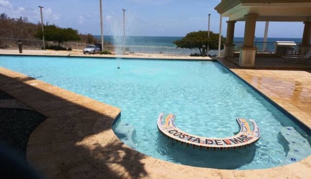 Your Cozy Combate beach retreat, 2 bed/2bath, full A/C, free laundry in Combate