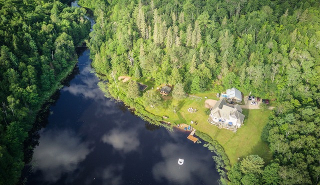 Your Own Private Lake, Pet Friendly, Luxury Family Retreat, up to 10 guests. in Dwight