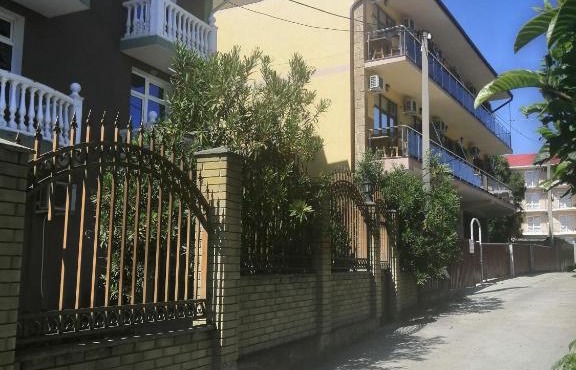 Yuzhnaya Rapsodiya Guesthouse in Loo