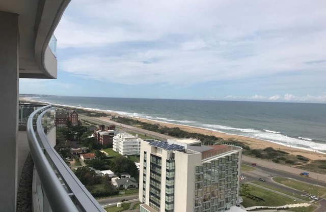 Edificio Look Brava, 2 suite + toilette en piso alto in Punta del Este