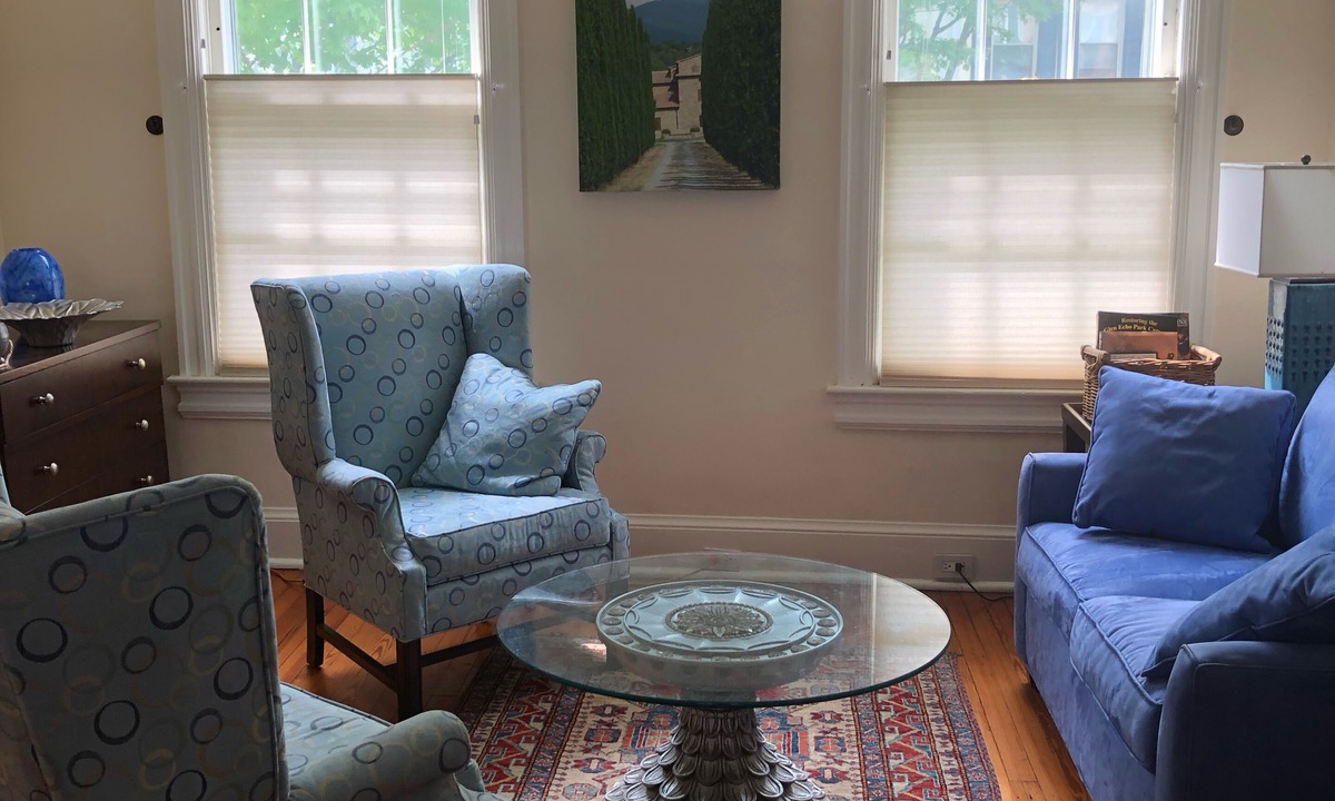 Georgetown House | Elegant townhome on quiet street near museums, restaurants, shops, parks & more!