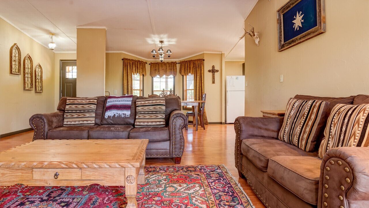 Photo of Livingroom in Uvalde