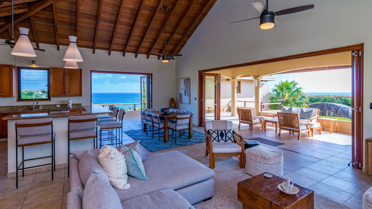 Photo of Livingroom in Little Trunk Bay