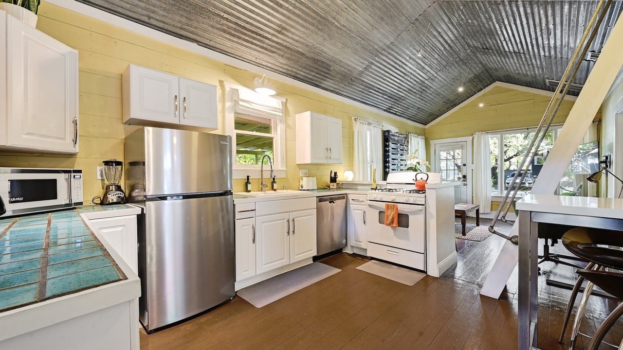Photo of Kitchen in South River City