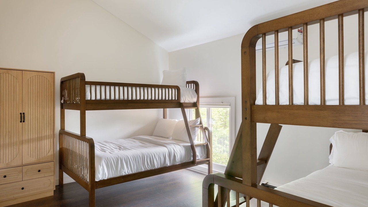 Photo of Bedroom in Swan Lake