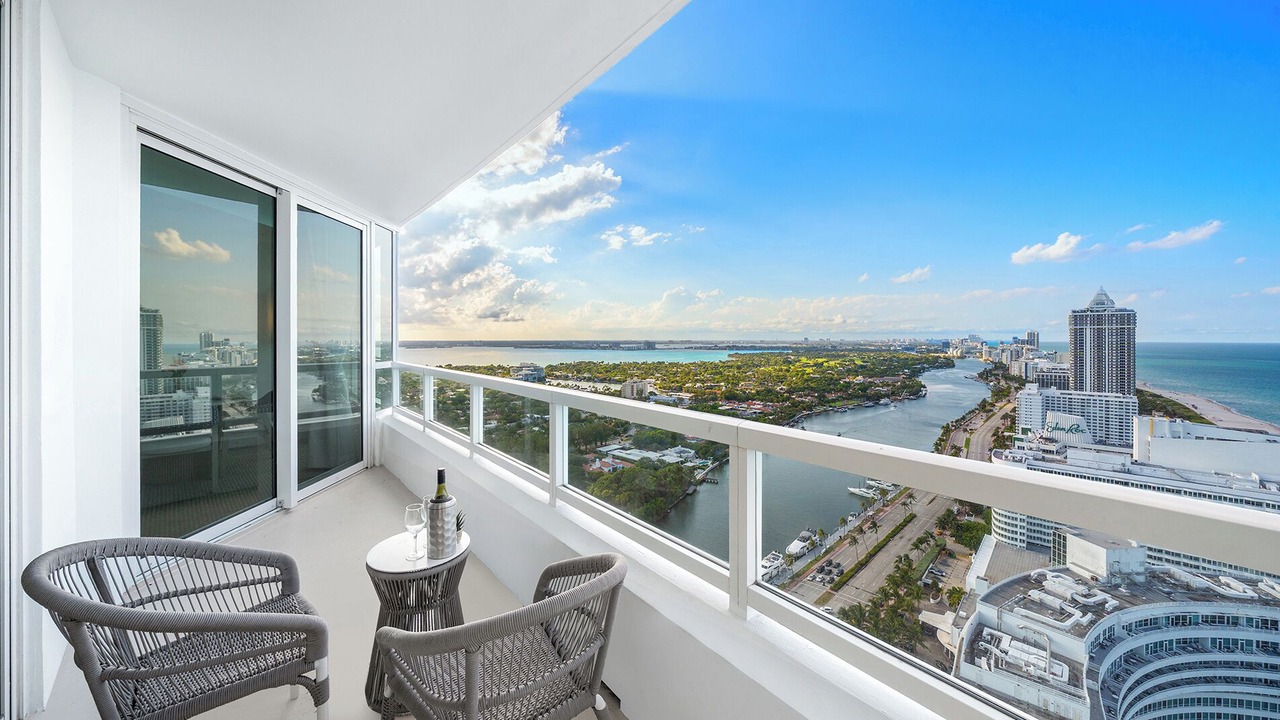Photo of Patio Balcony in Mid Beach