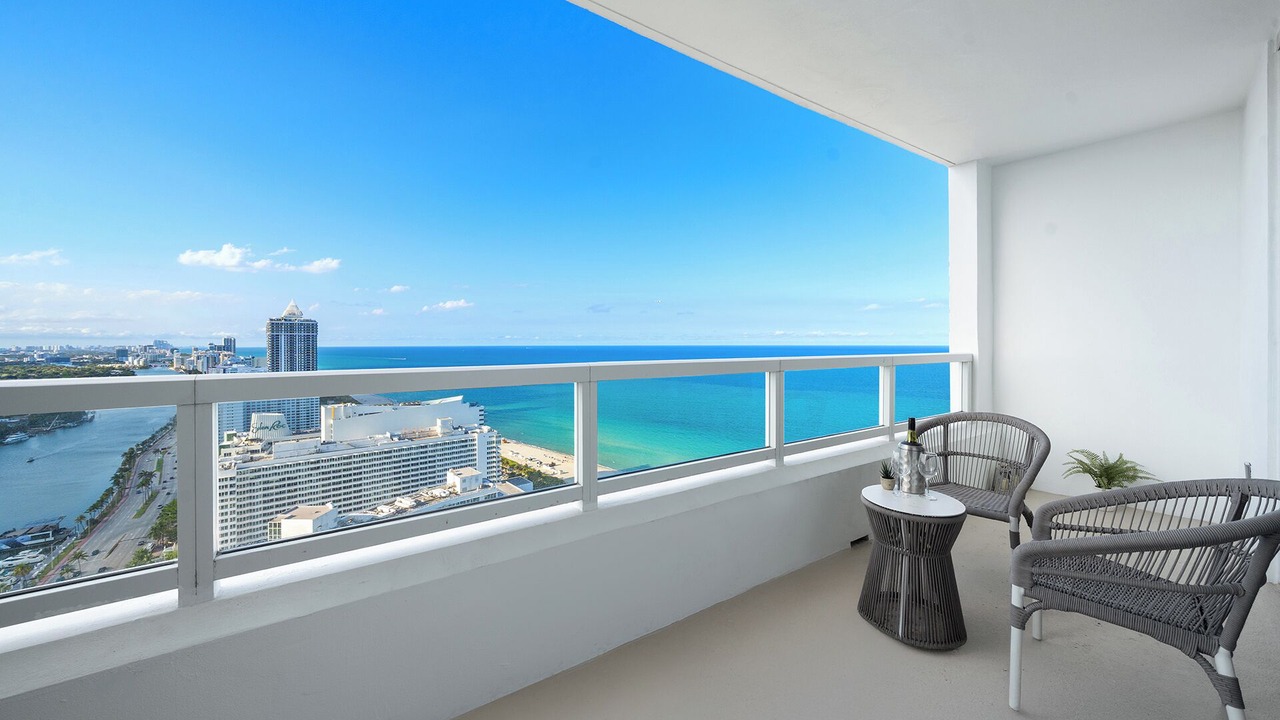 Photo of Patio Balcony in Mid Beach