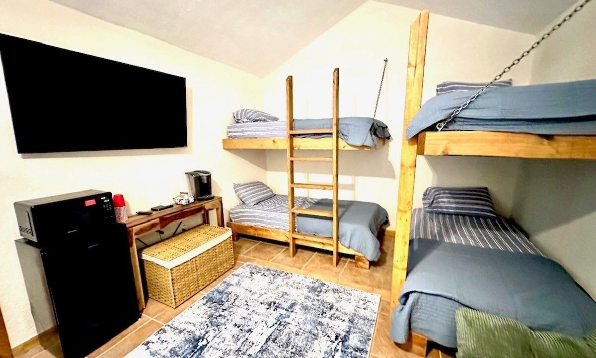 Photo of Bedroom in Uvalde County