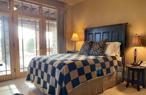 Three Forks Cabin | Grey Cliffs Ranch