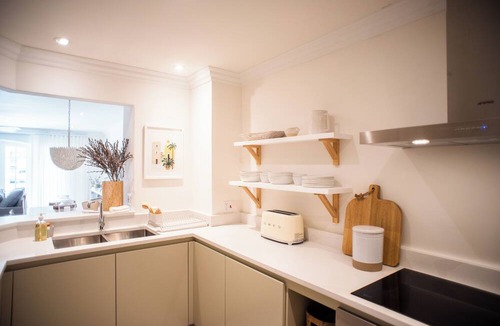 Warleigh Villa | Luxury 4-bed Apartment w/ Marina View
