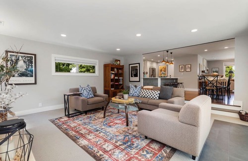 SeaTac House | SEA airport and NW parks 3 Bedrooms central AC hot tub & outdoor living