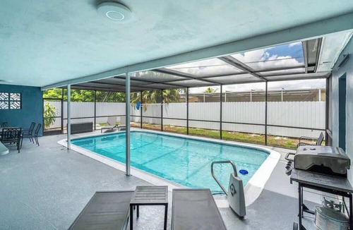 Miramar House | 4BR Getaway + Pool + Game Room, 18-mins to Ocean