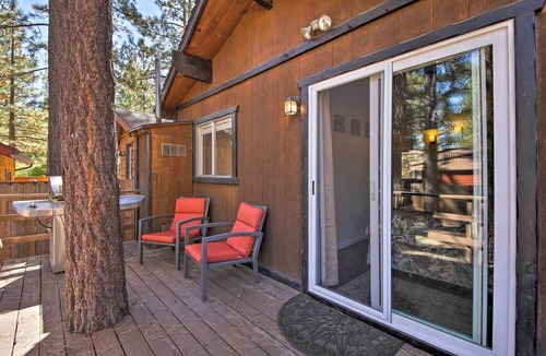 Big Bear City Cabin | Cozy Cabin w/Deck & Fireplace in Big Bear!