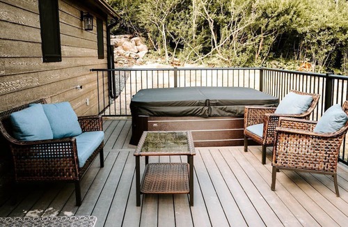 Falcon Beach Cabin | Faloma Lakeside Cabins
