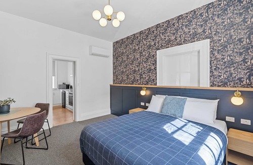 Battery Point Apartment | Portsea Place - Chic queen studio and parking