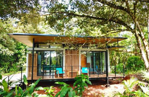 Savegre House | Casita Jungle Nest, 5 minutes drive to Playa Linda, 15 to Dominical, Wifi Starlink